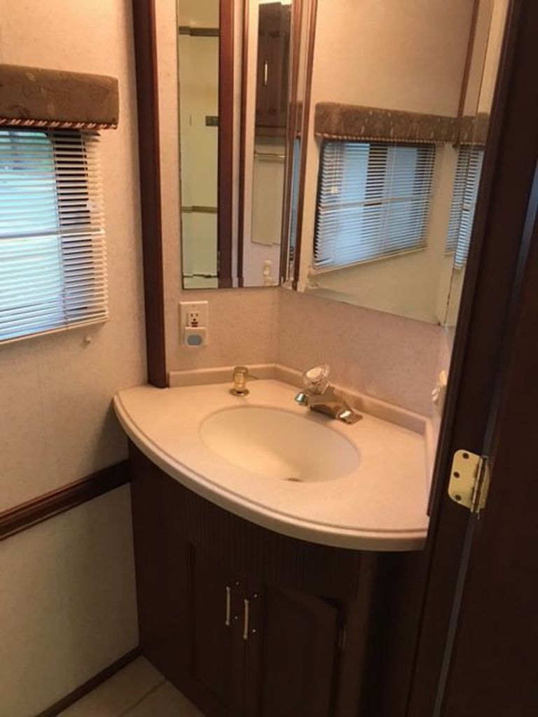 2003 Winnebago Ultimate Advantage 40K National Vehicle