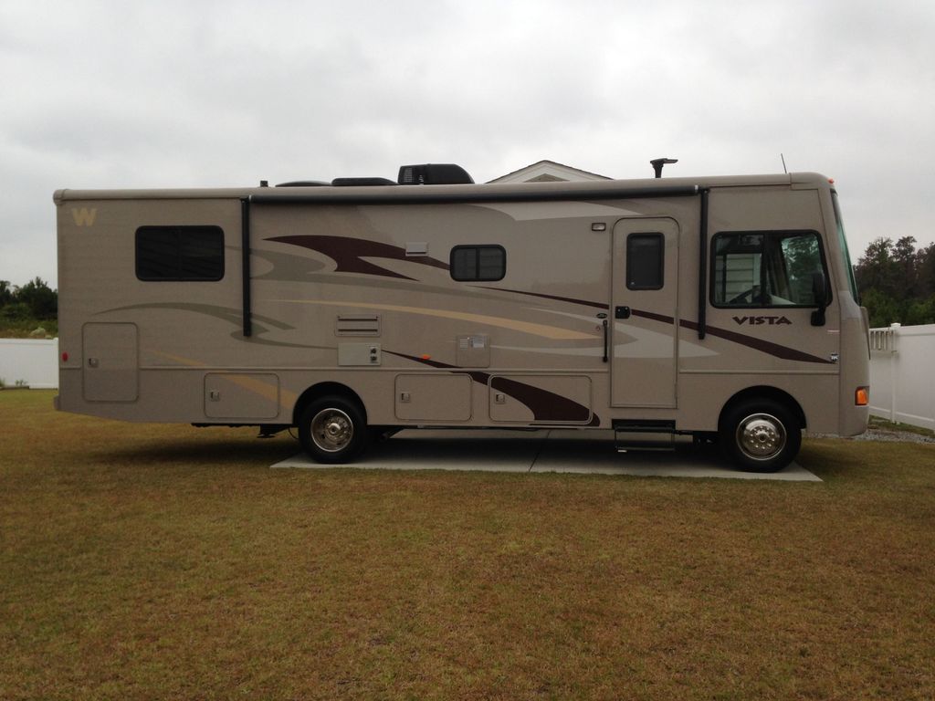 2014 Winnebago Vista 31KE - National Vehicle