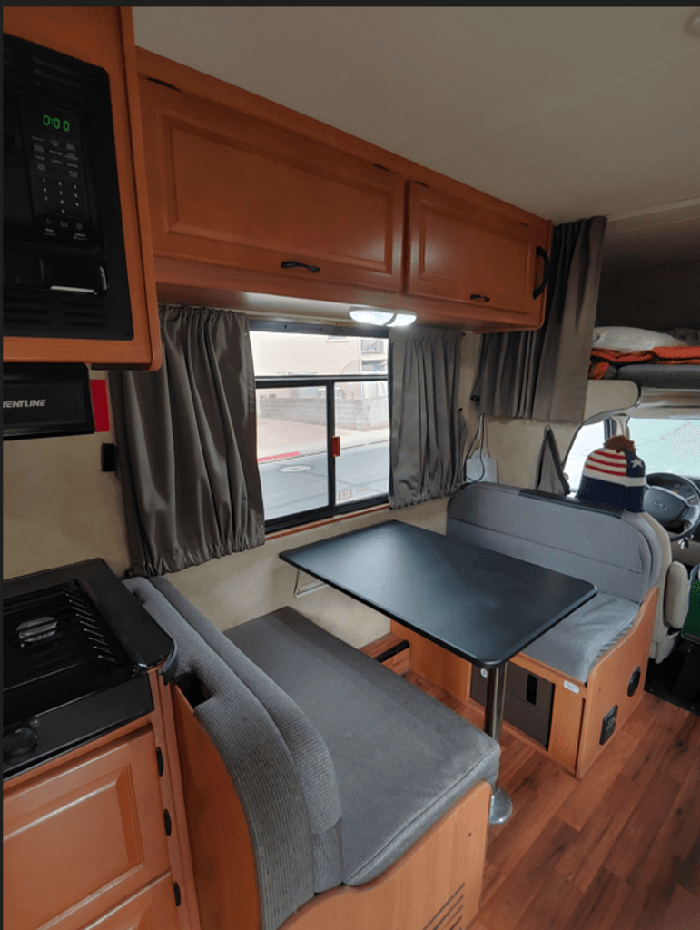 2014 Thor Motor Coach Majestic 28A - National Vehicle