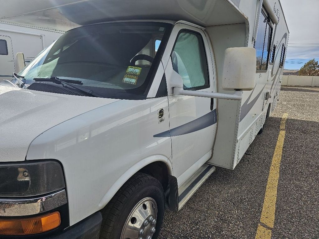 2008 Four Winds 5000 28A - National Vehicle