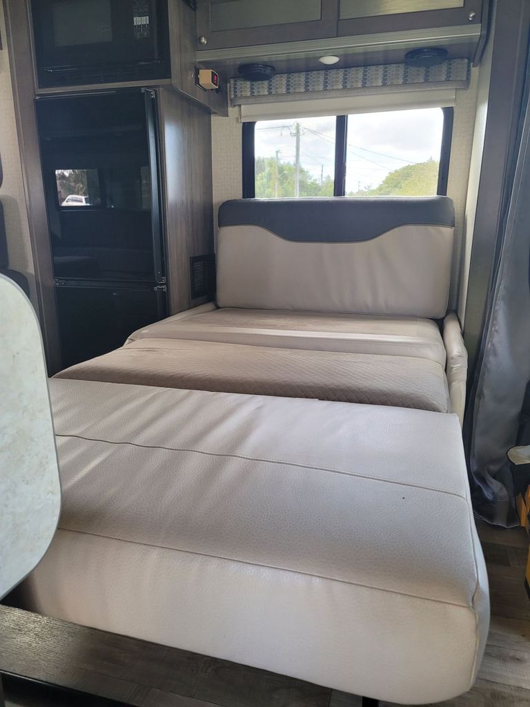 2018 Winnebago Fuse 23A - National Vehicle